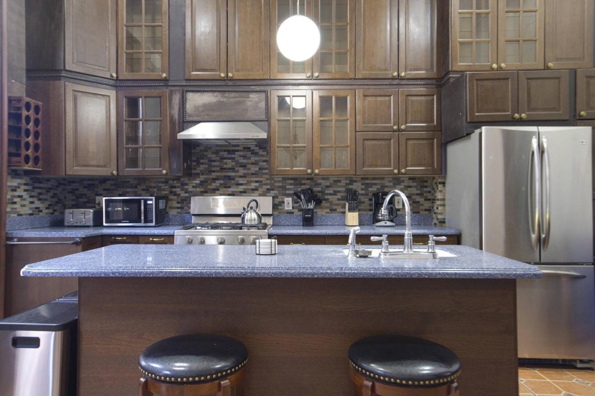 3br Nyc Brownstone Game Backyard Patio Apartment *
